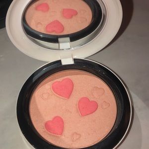 MAC Archies girls face powder!